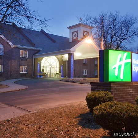 Holiday Inn Express Des Moines-At Drake University, An Ihg Hotel מראה חיצוני תמונה
