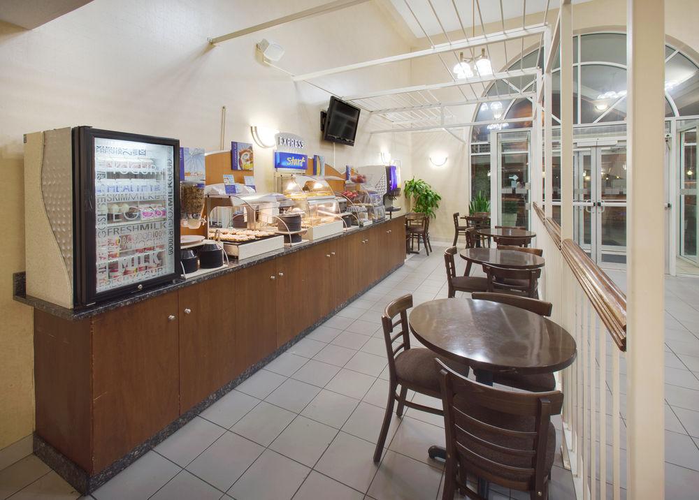 Holiday Inn Express Des Moines-At Drake University, An Ihg Hotel מראה חיצוני תמונה