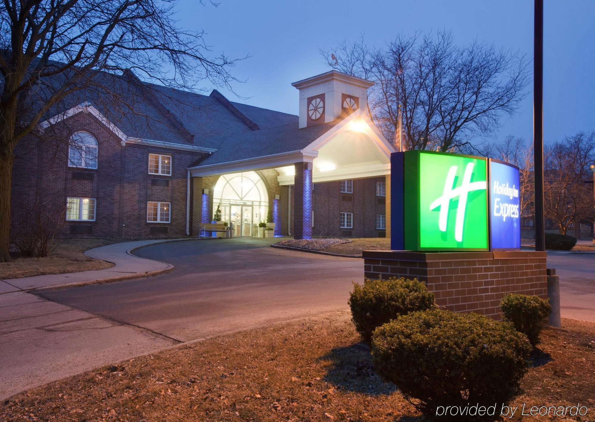 Holiday Inn Express Des Moines-At Drake University, An Ihg Hotel מראה חיצוני תמונה