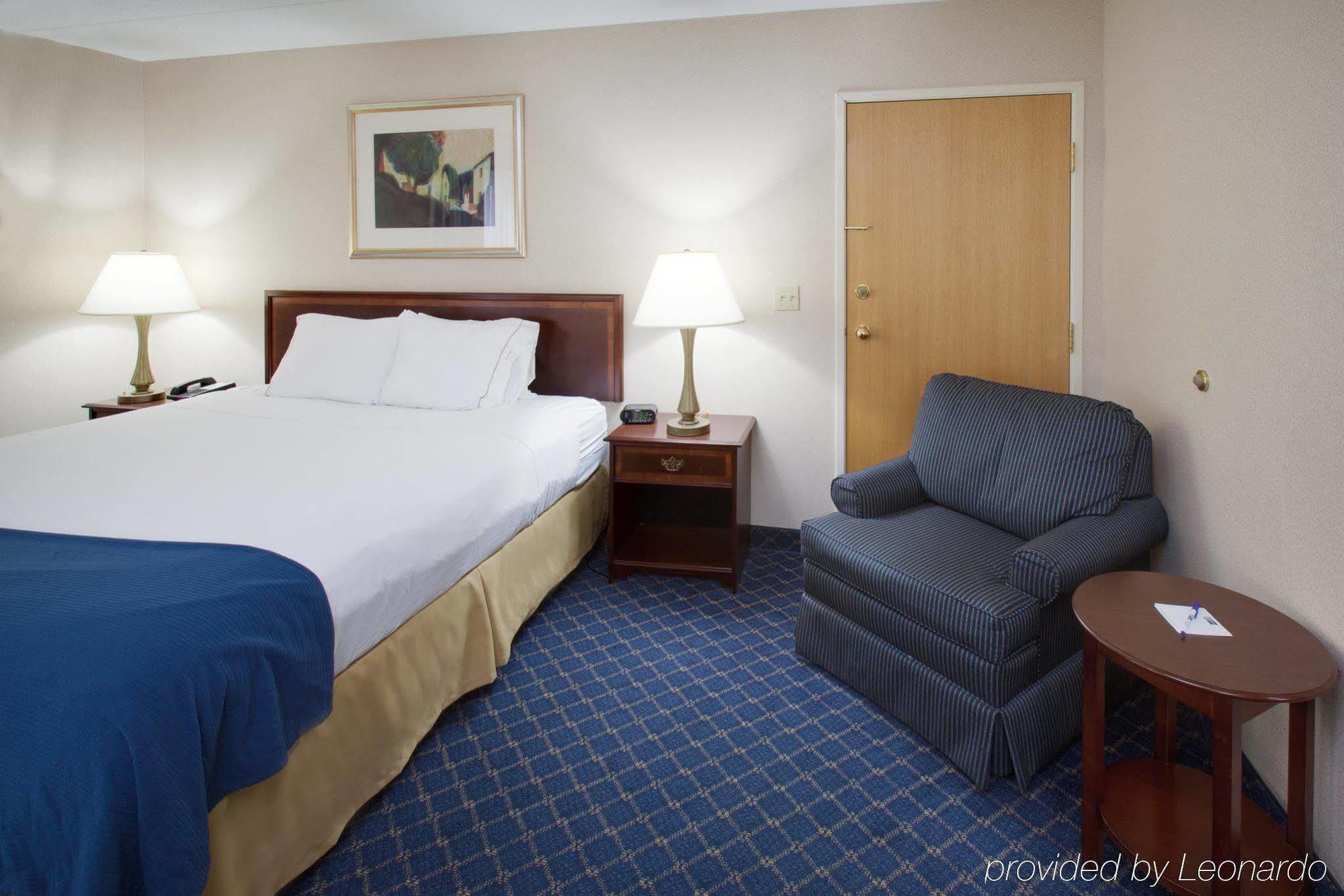 Holiday Inn Express Des Moines-At Drake University, An Ihg Hotel חדר תמונה