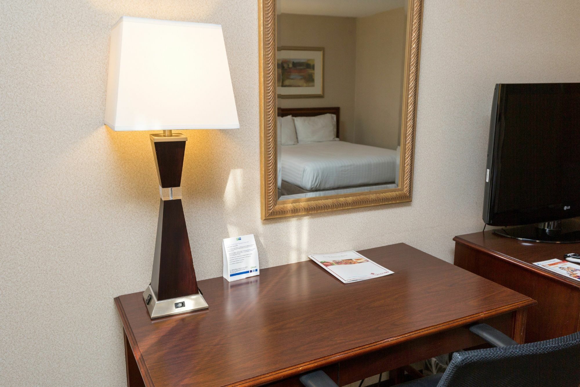 Holiday Inn Express Des Moines-At Drake University, An Ihg Hotel מראה חיצוני תמונה