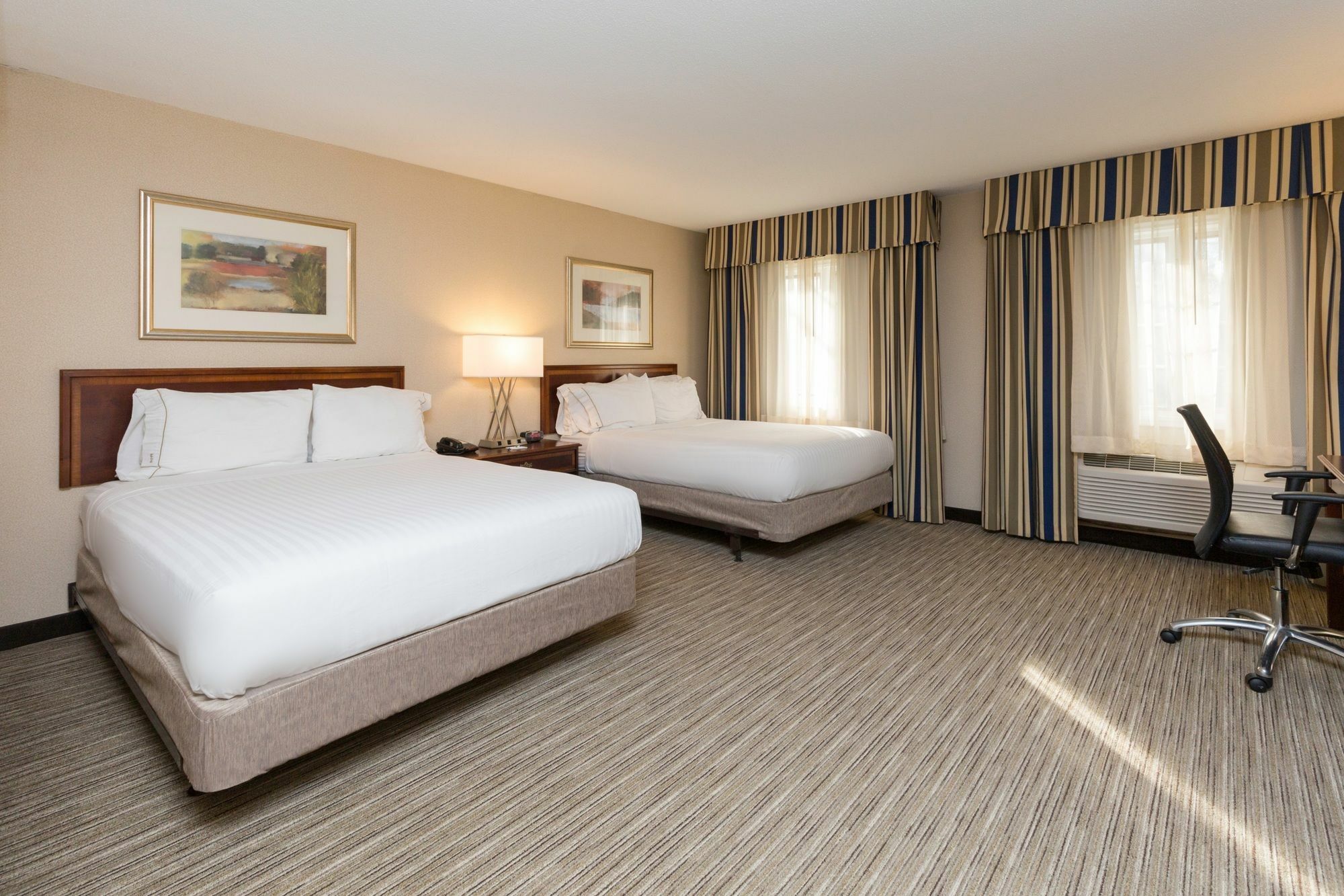 Holiday Inn Express Des Moines-At Drake University, An Ihg Hotel מראה חיצוני תמונה