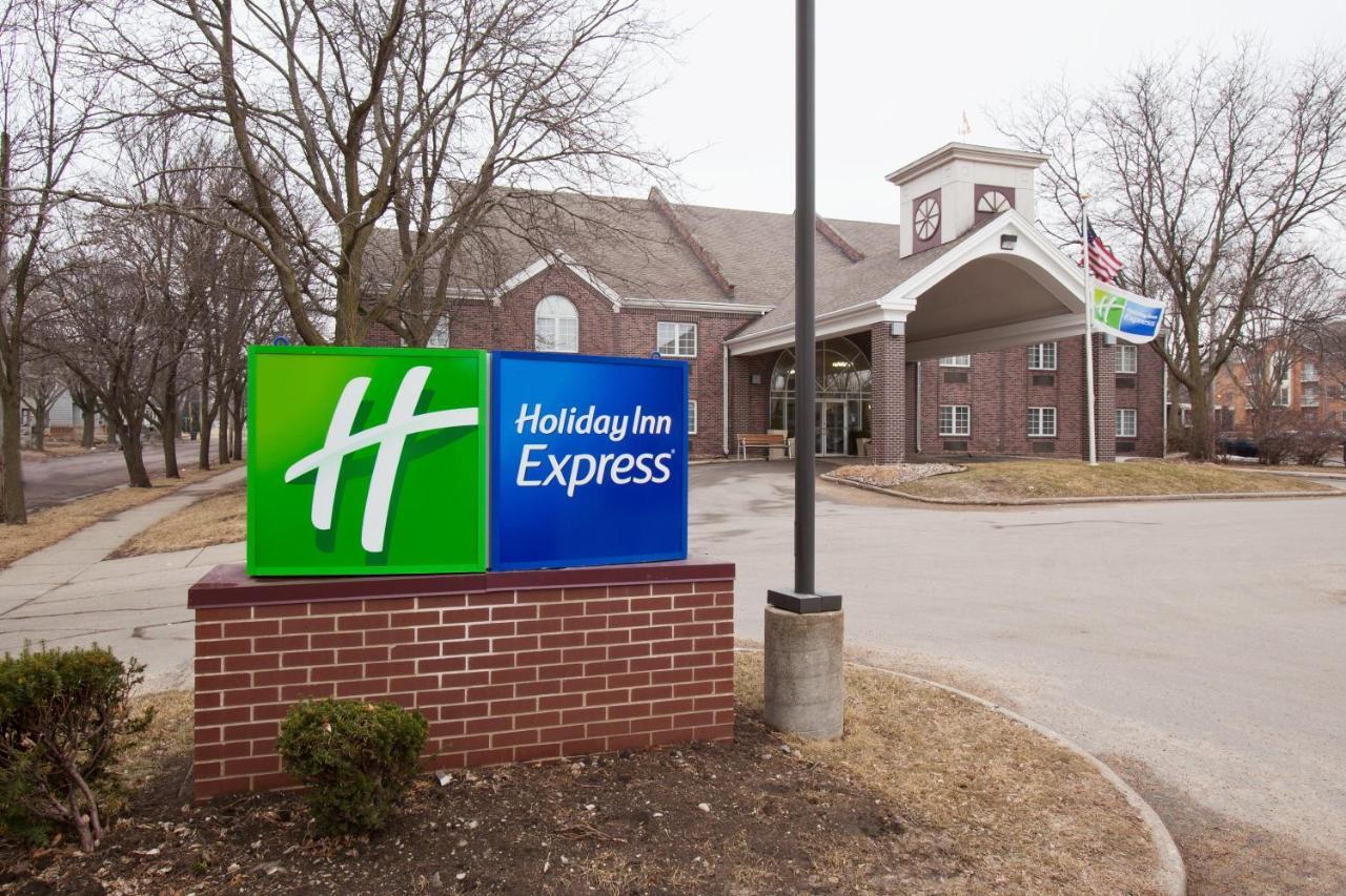 Holiday Inn Express Des Moines-At Drake University, An Ihg Hotel מראה חיצוני תמונה