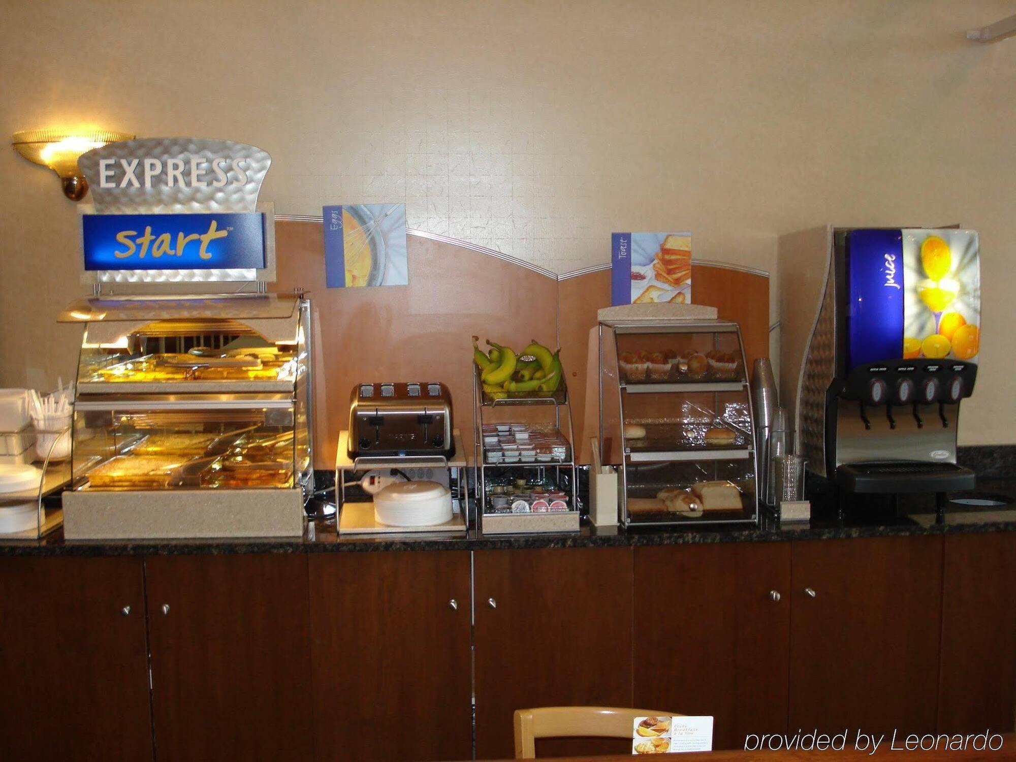 Holiday Inn Express Des Moines-At Drake University, An Ihg Hotel מראה חיצוני תמונה