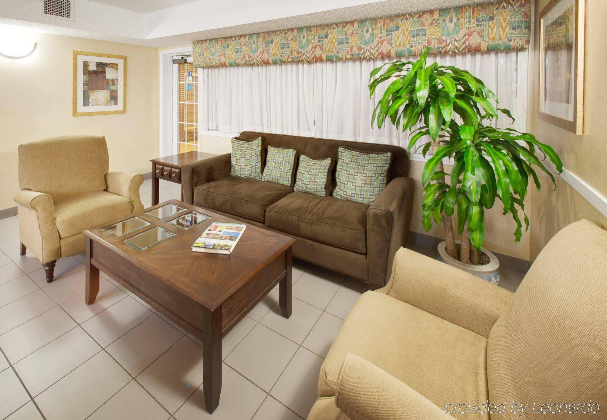 Holiday Inn Express Des Moines-At Drake University, An Ihg Hotel מראה חיצוני תמונה