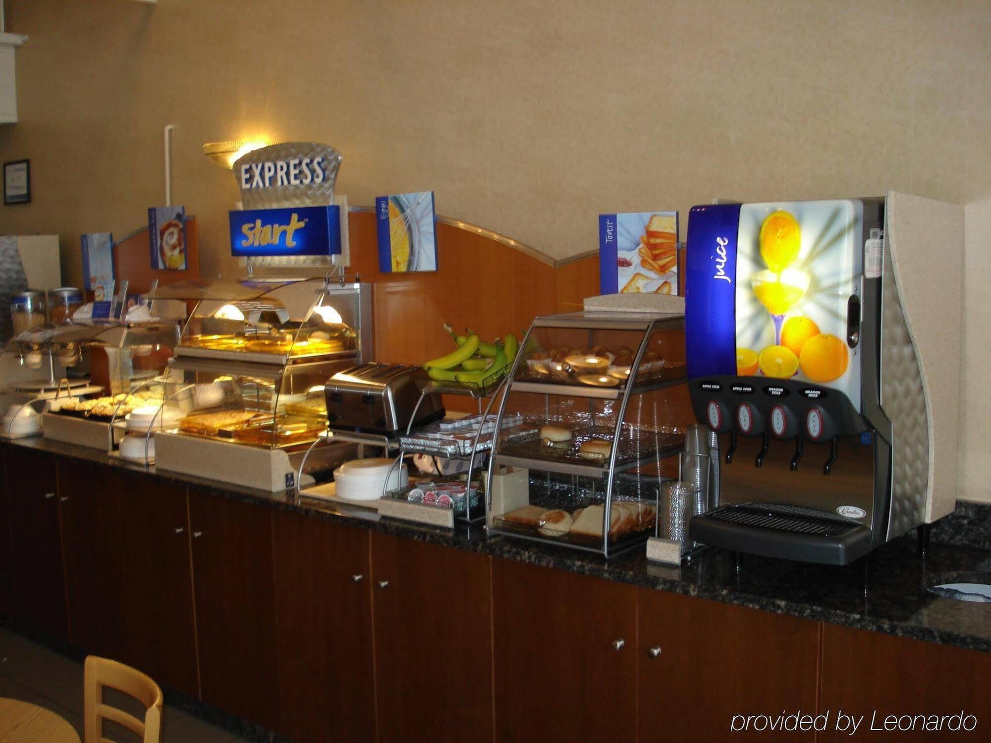 Holiday Inn Express Des Moines-At Drake University, An Ihg Hotel מראה חיצוני תמונה