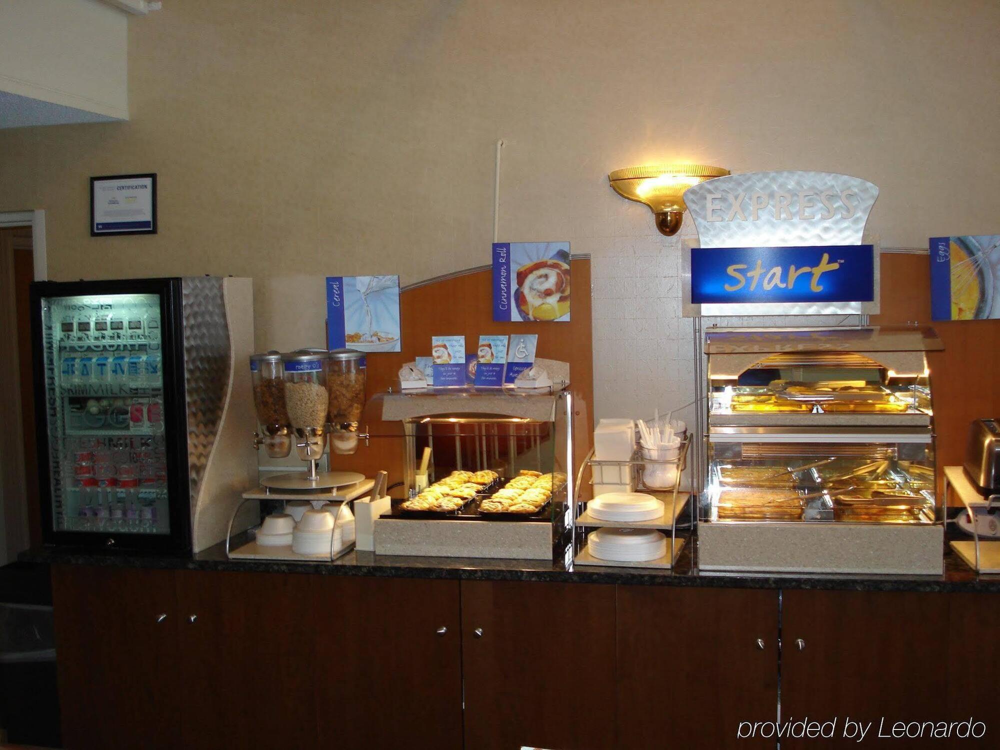 Holiday Inn Express Des Moines-At Drake University, An Ihg Hotel מראה חיצוני תמונה