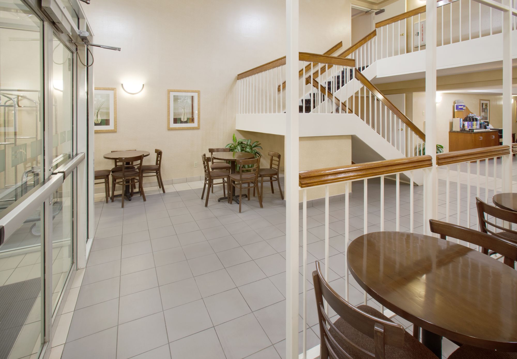 Holiday Inn Express Des Moines-At Drake University, An Ihg Hotel מראה חיצוני תמונה